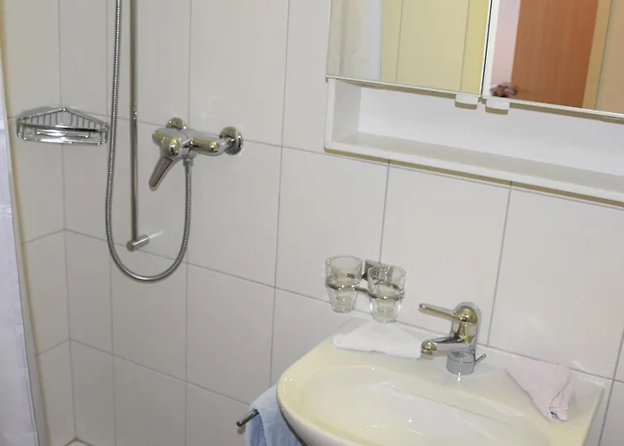 - Location * 采尔马特